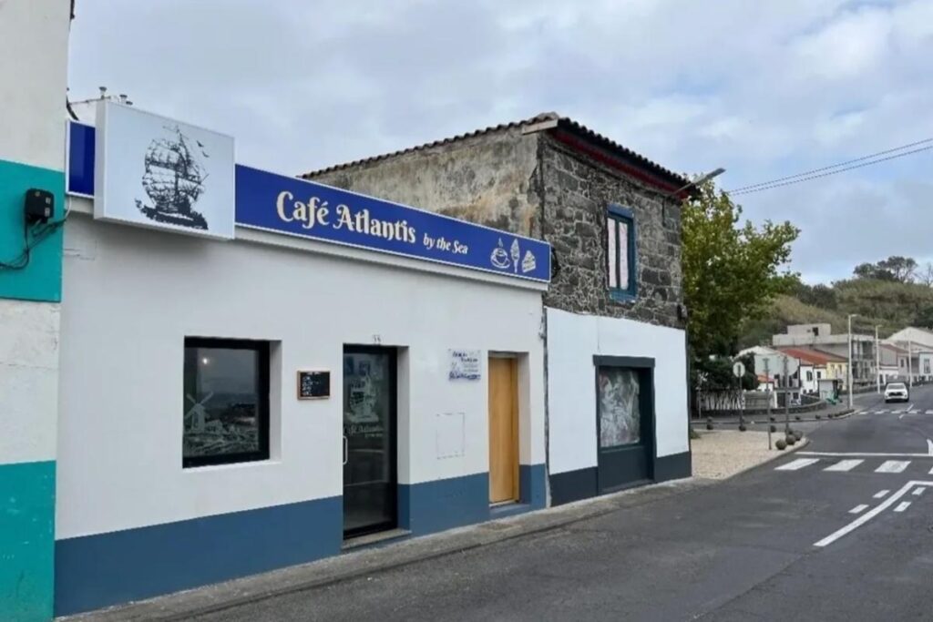 Cafe Atlantis Praia de São Roque Ponta Delgada Azores