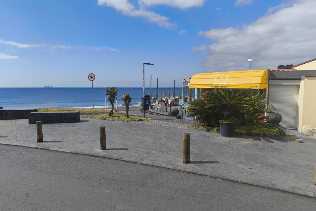 Praia do Pópulo: a beautiful beach near Ponta Delgada 5 Praia do Pópulo beach bar restaurant São Miguel Azores ocean view terrace